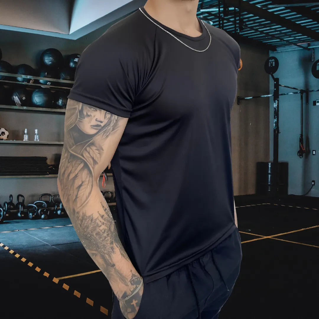 Tecido Dry Fit que seca rápido e mantém você fresco durante todo o treino