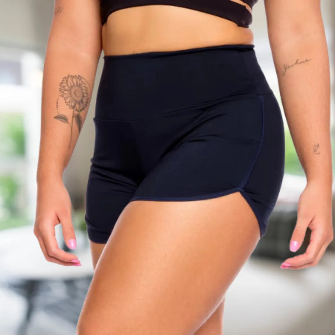 Short feminino de compressão que valoriza a cintura e não enrola