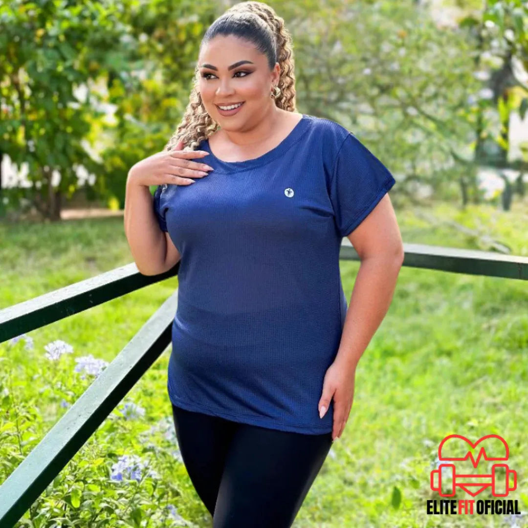  Blusa fitness plus size com tecido Dry Fit, frescor e durabilidade garantidos.