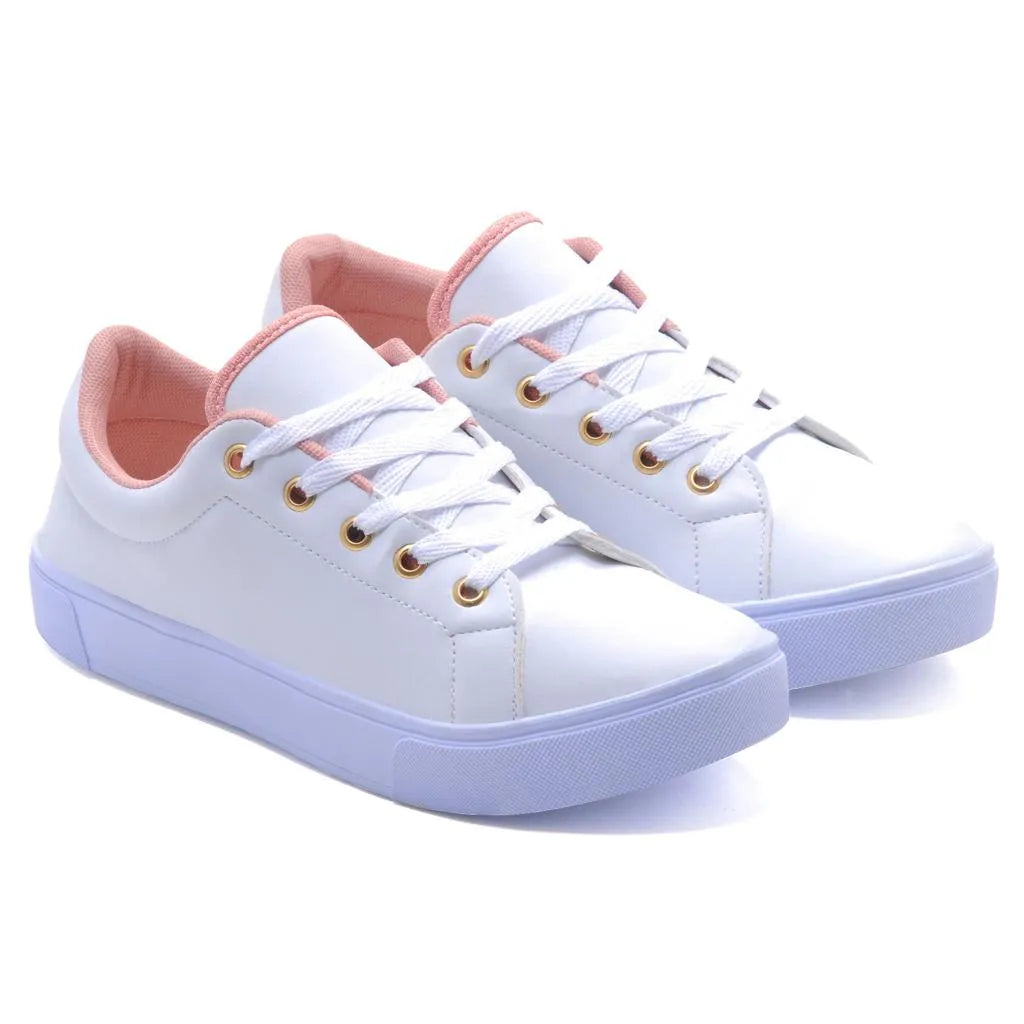 Tênis leve e versátil com cadarço, ideal para rotina intensa e looks casuais